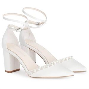 Elegant White Heels with Pearl Detailing